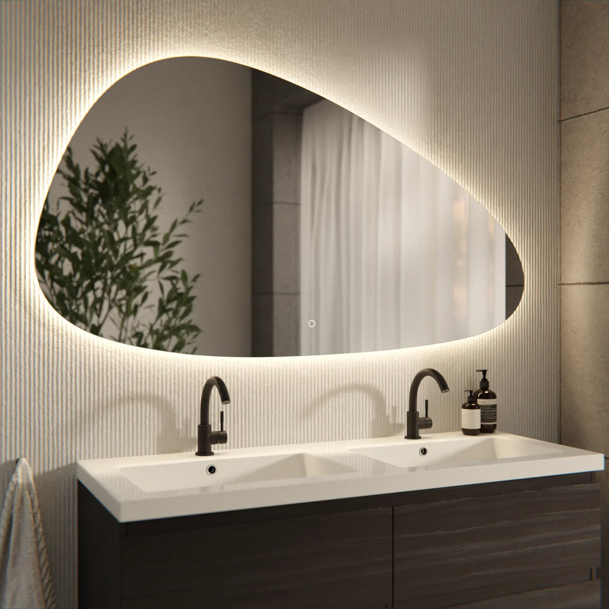 Badezimmerspiegel - 140x75cm Asymmetrisch - Rahmenlos